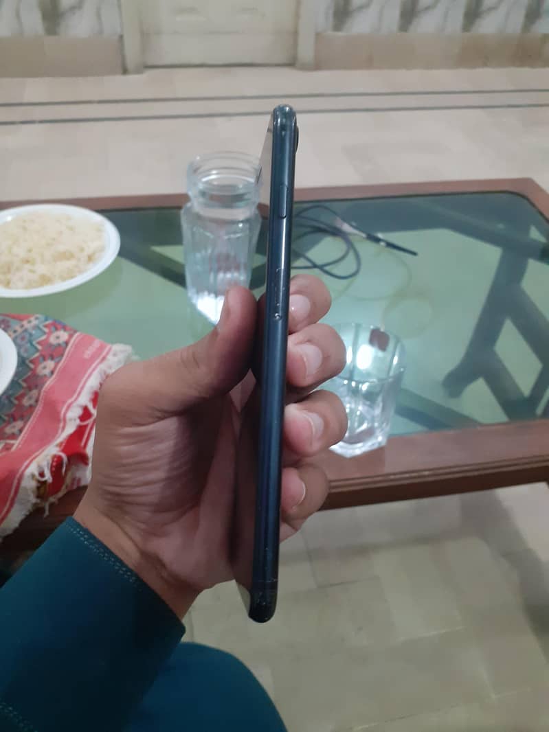 Apple iPhone 7 Plus 3