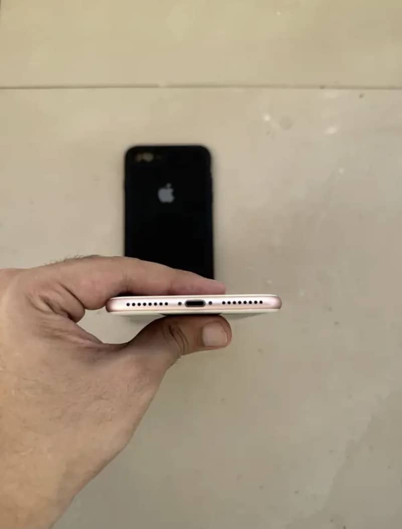 Apple iPhone 7 Plus 1