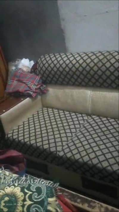 3 piece sofa urgent sale ha 60hazar k banway thy