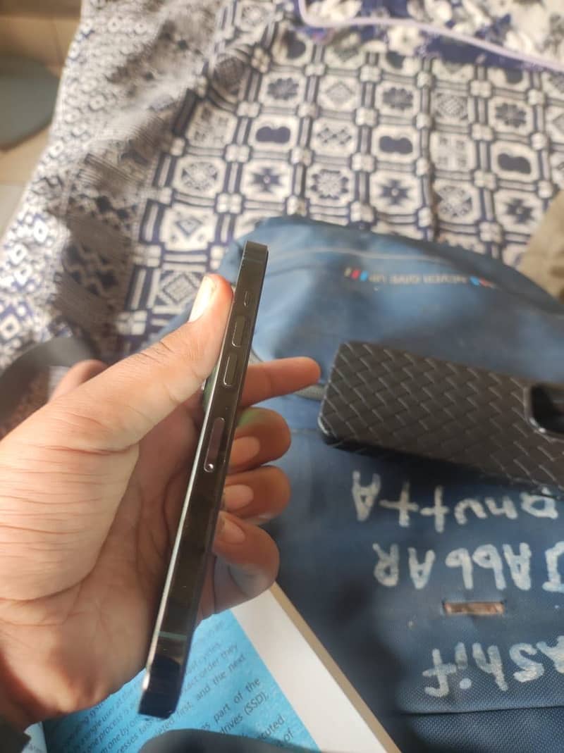 Apple iPhone 13 Pro 3