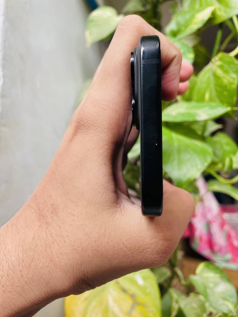 Apple iPhone 15 4