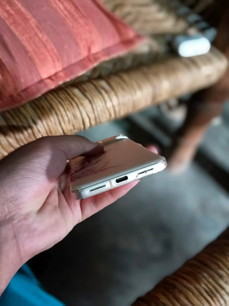 Google Pixel 8 4