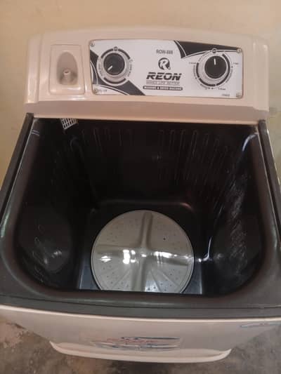 REON Single Tub Washing Machine (ROW-888) - Excellent Condition.