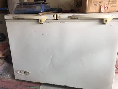 Waves double door freezer