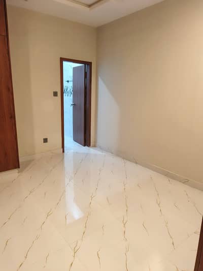 Avail Yourself A Great Prime Location 410 Square Feet Flat In Peshawar Road