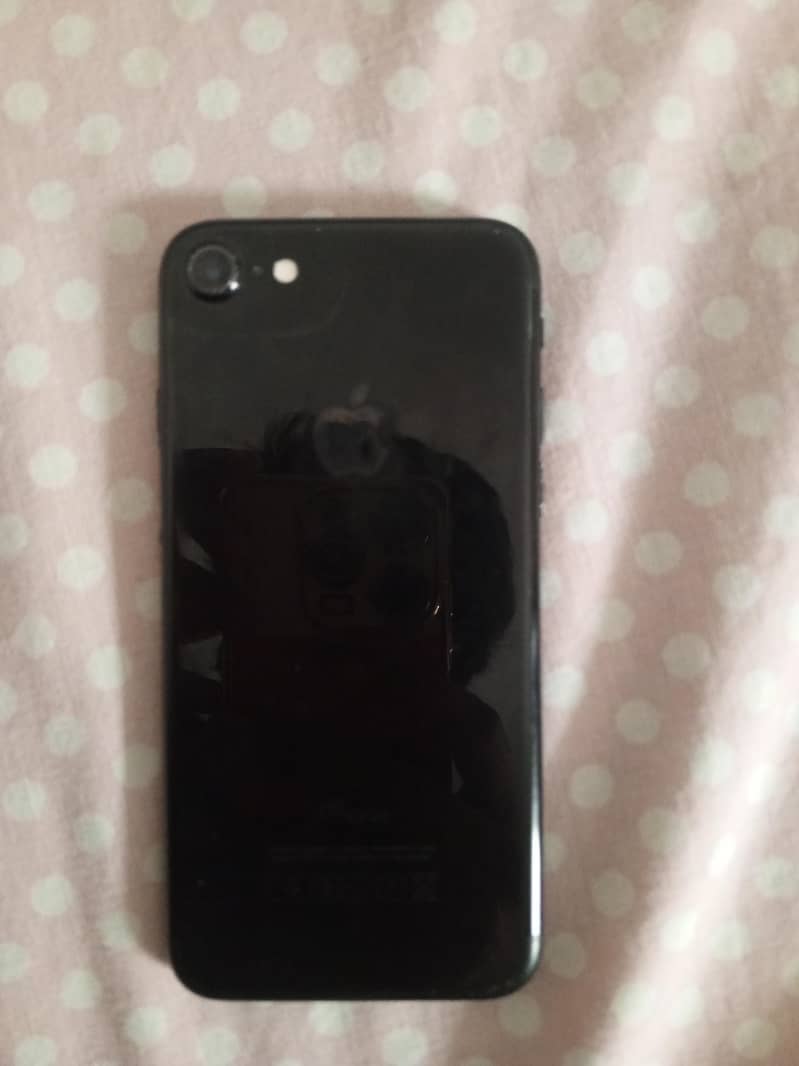 Apple iPhone 7 0