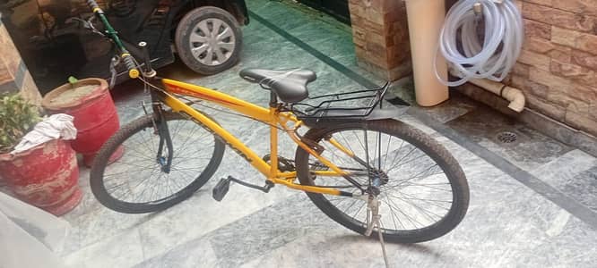 Yellow and black coodmn hit cycle| Ready to ride .