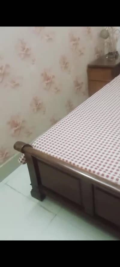single size 2 beds with form