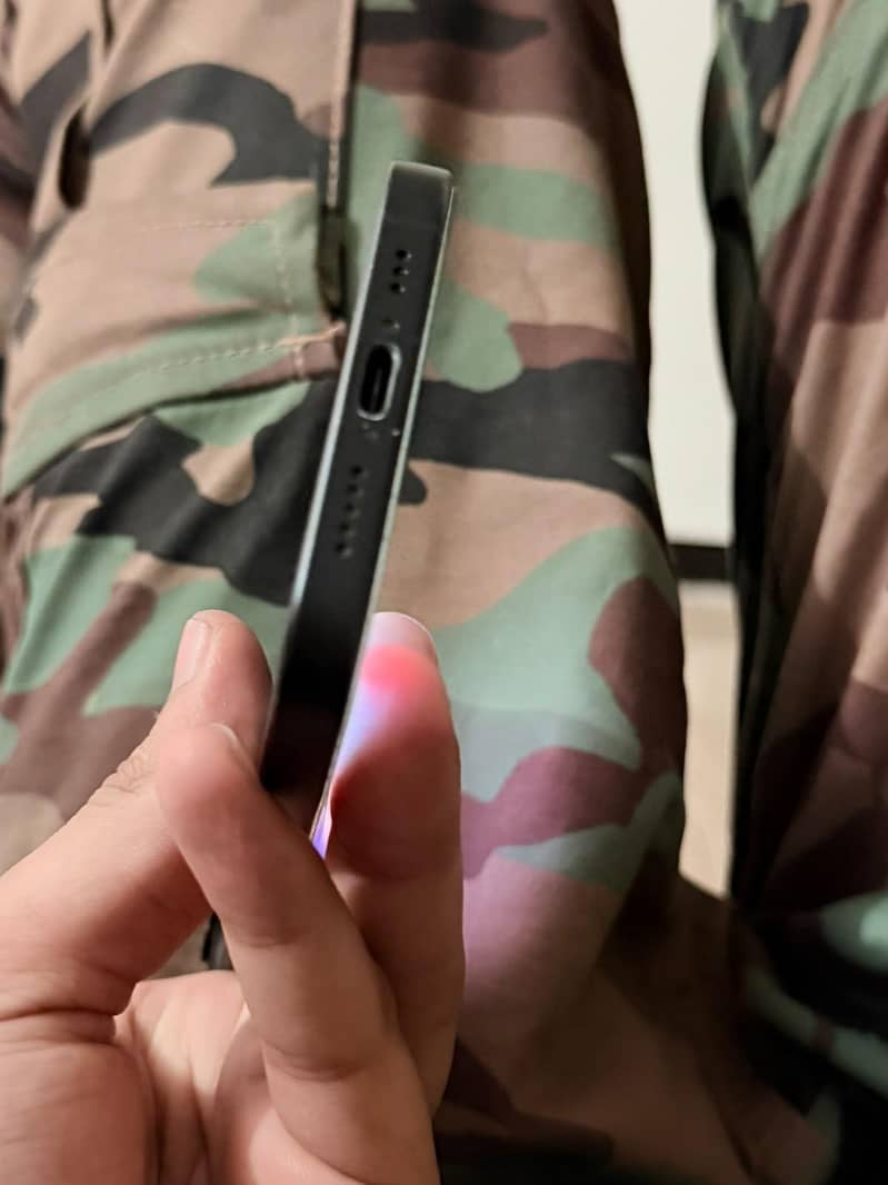 Apple iPhone 15 4