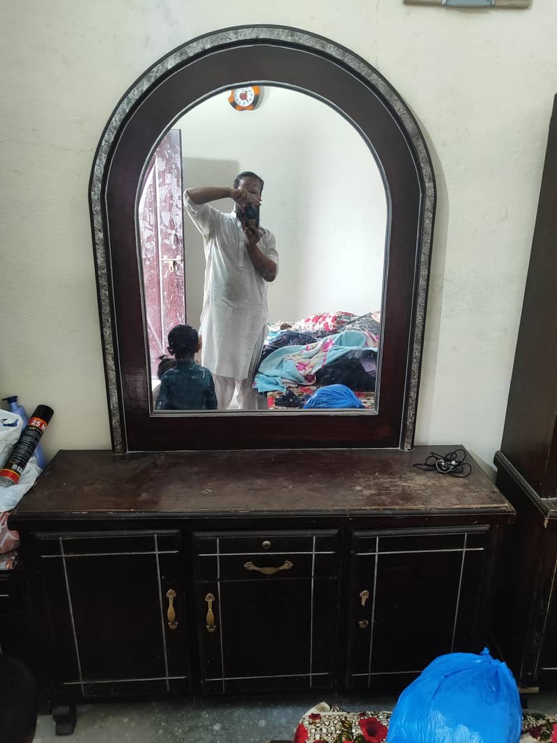 Dressing Table and showcase 3