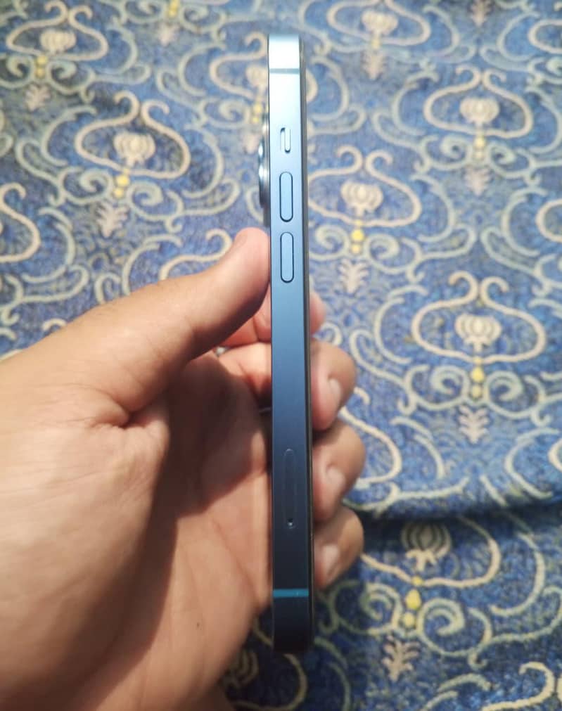 Apple iPhone 13 3