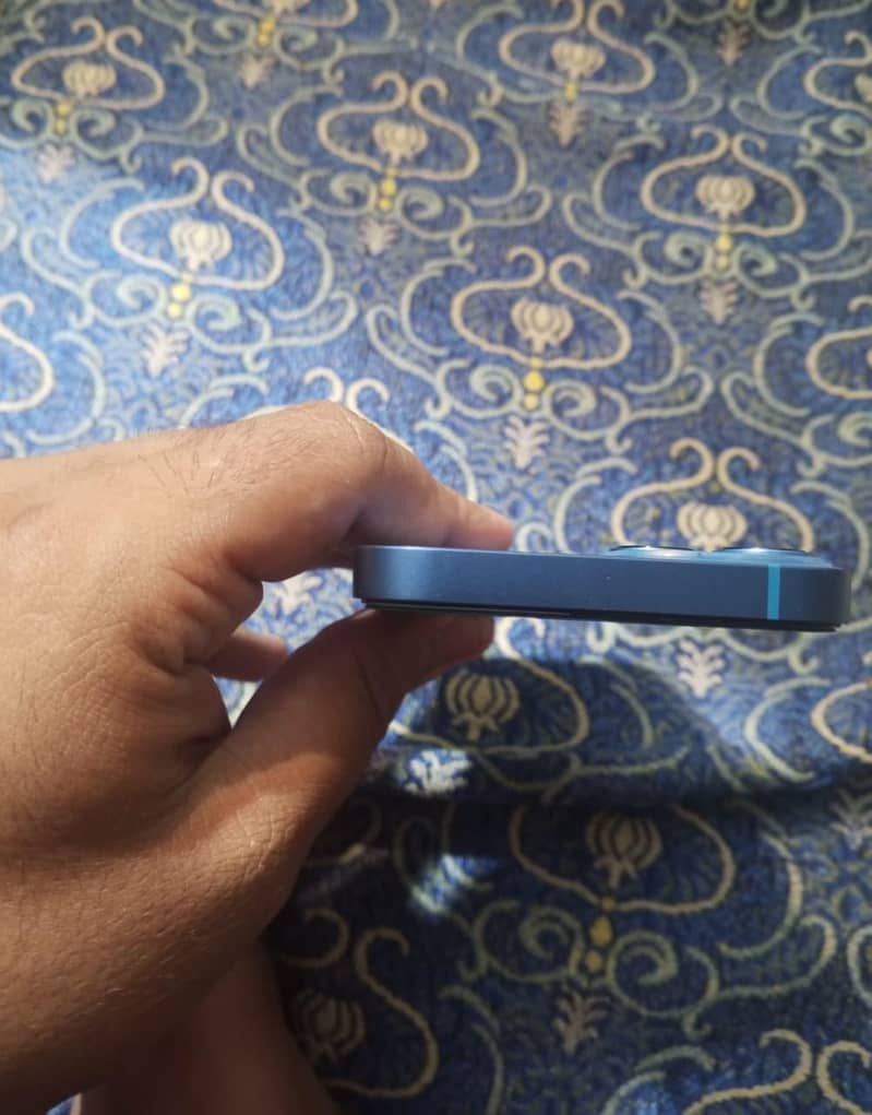 Apple iPhone 13 6