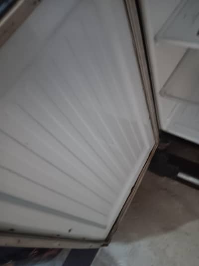 PEL dispenser with fridge in black