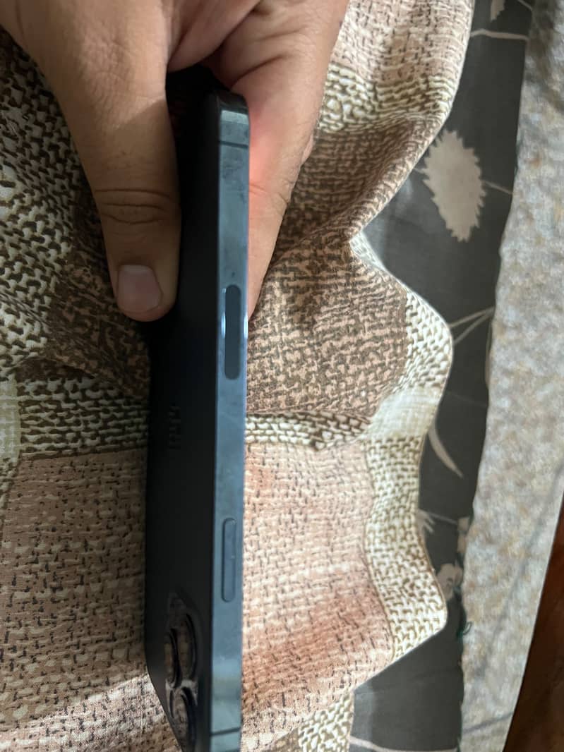 Apple iPhone 12 1