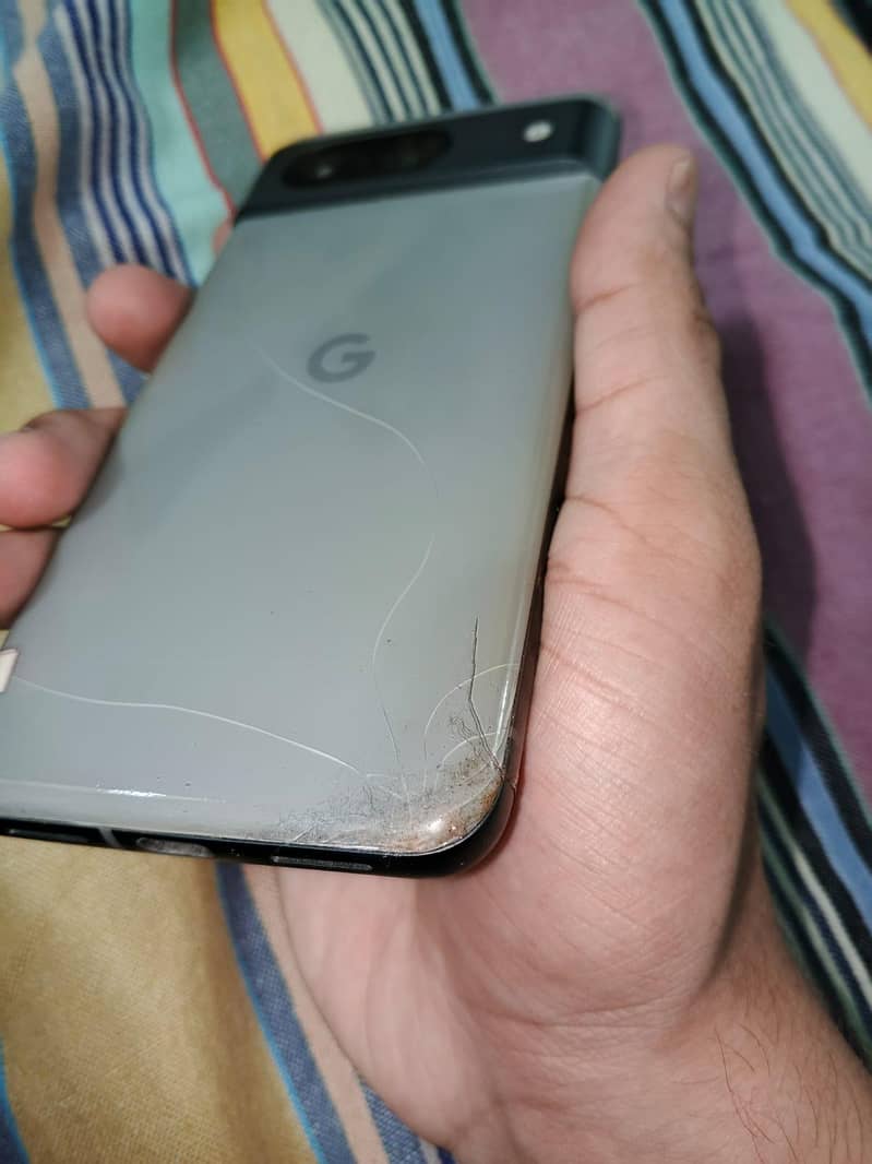 Google Pixel 8 4