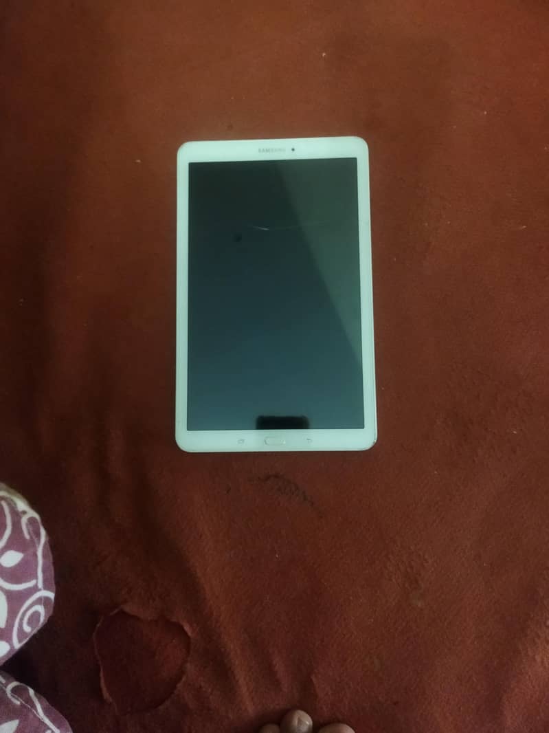 Sumsung galaxy Tab E 6