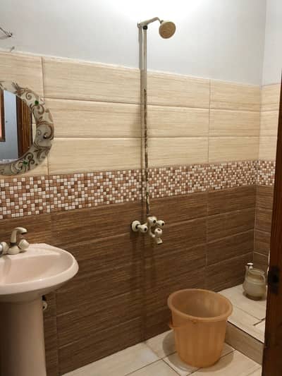 two bed dd portion for rent in johar