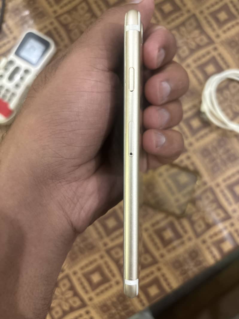 Apple iPhone 7 2