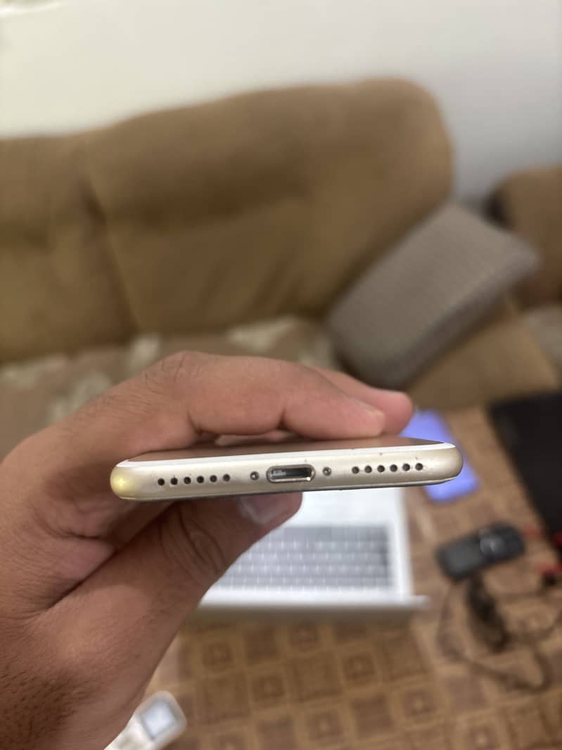 Apple iPhone 7 3