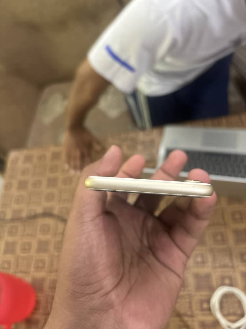Apple iPhone 7 4