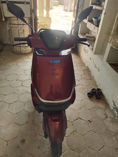 Eveee Electric Scokty red colour