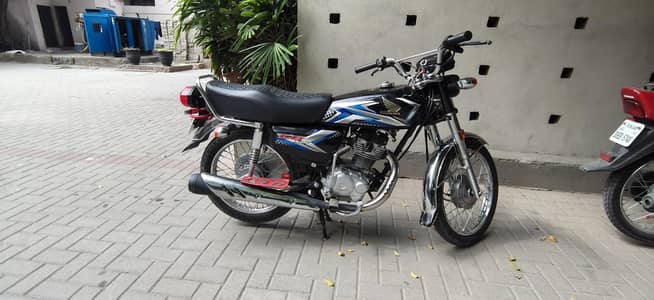 Honda 125 2025 Model 10000 Km driven