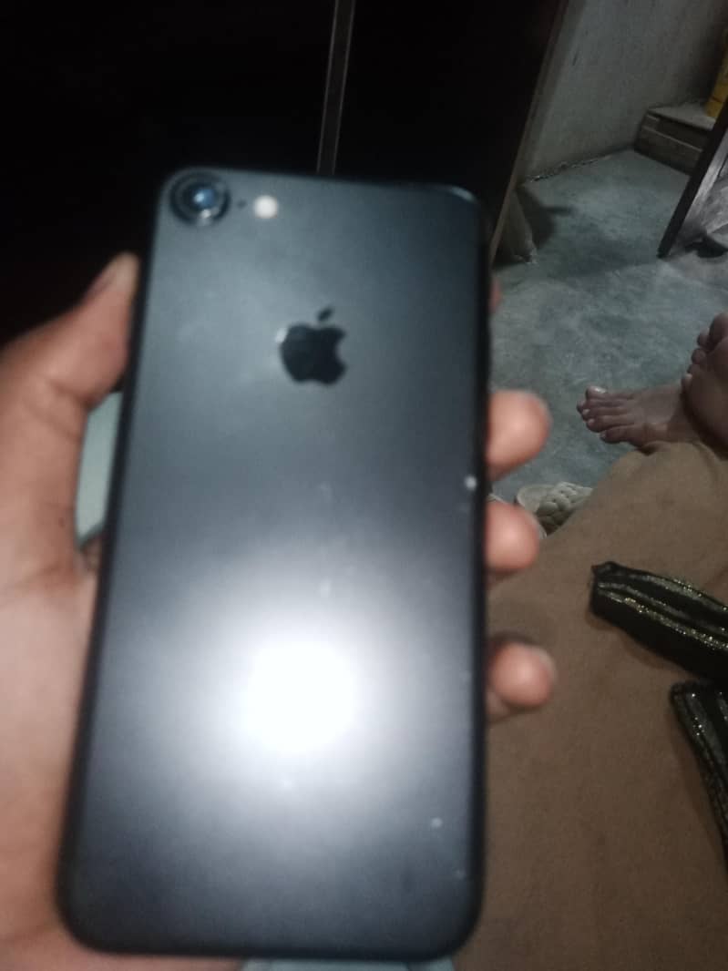 Apple iPhone 7 0