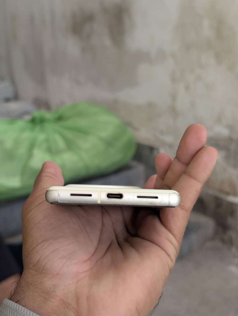 Google Pixel 7 4