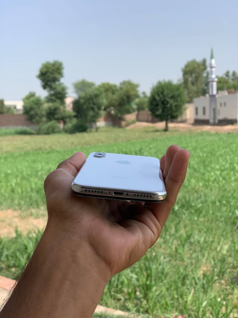 Apple iPhone X 4