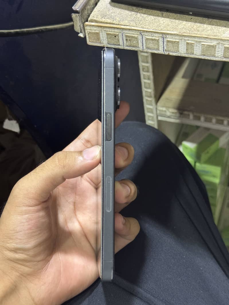 Apple iPhone 15 Pro Max 2