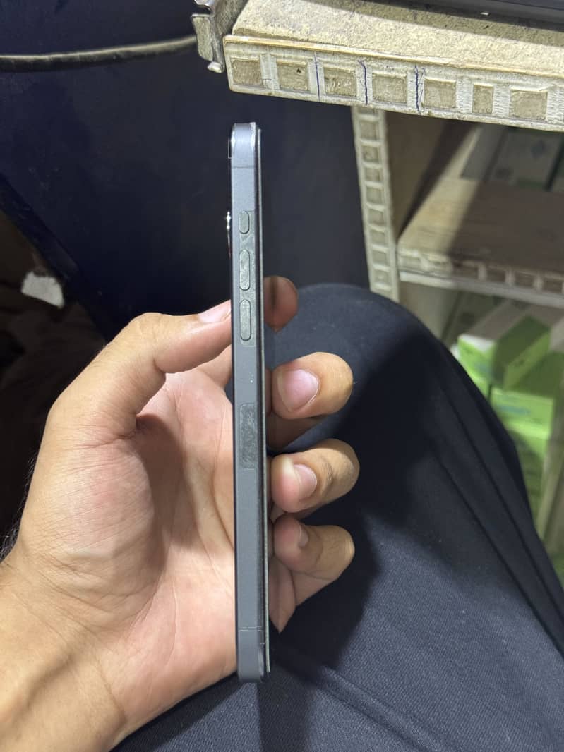 Apple iPhone 15 Pro Max 3