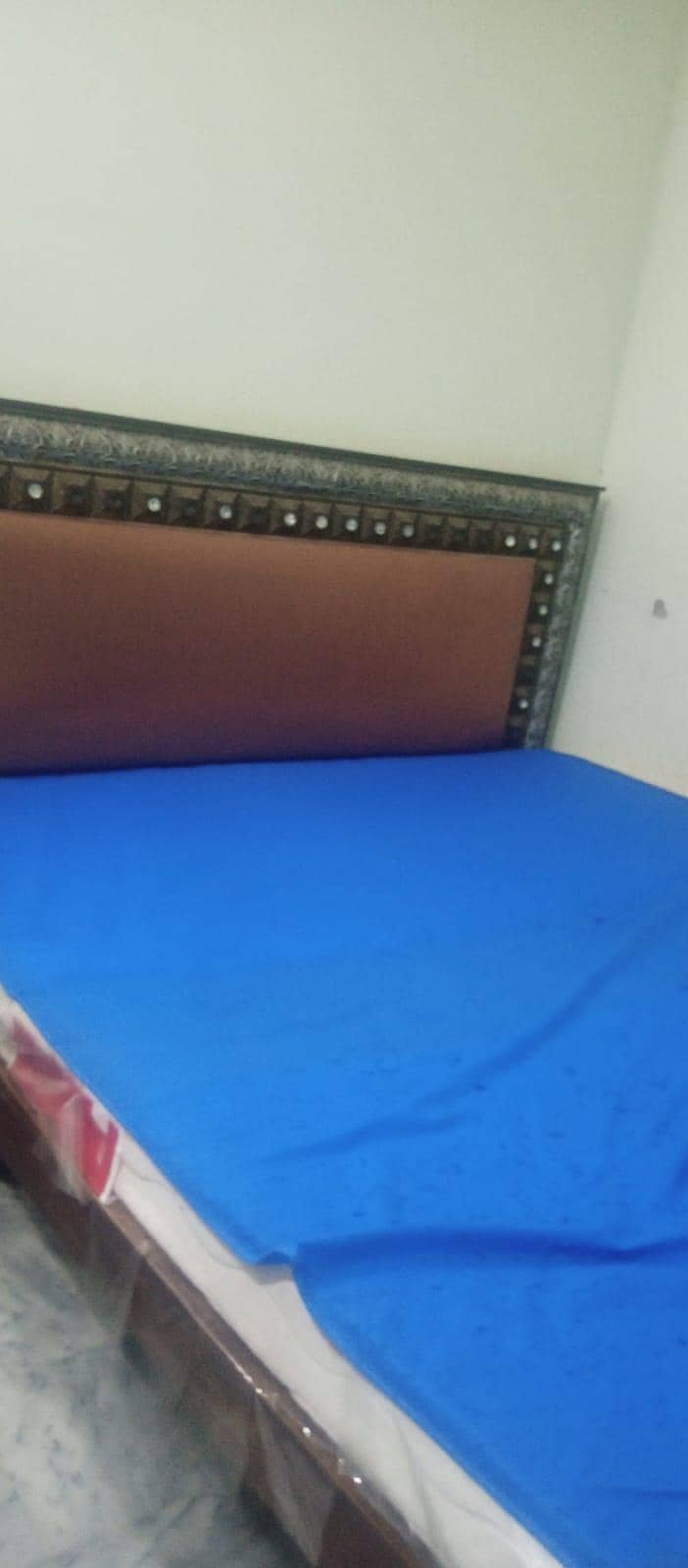 king size bed 0