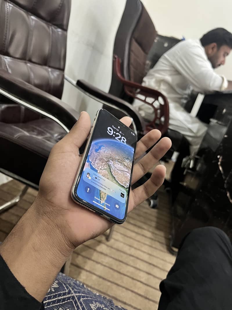Apple iPhone X 3