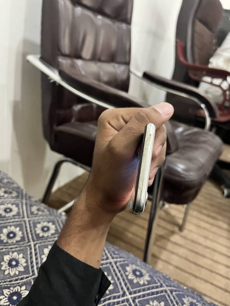 Apple iPhone X 5