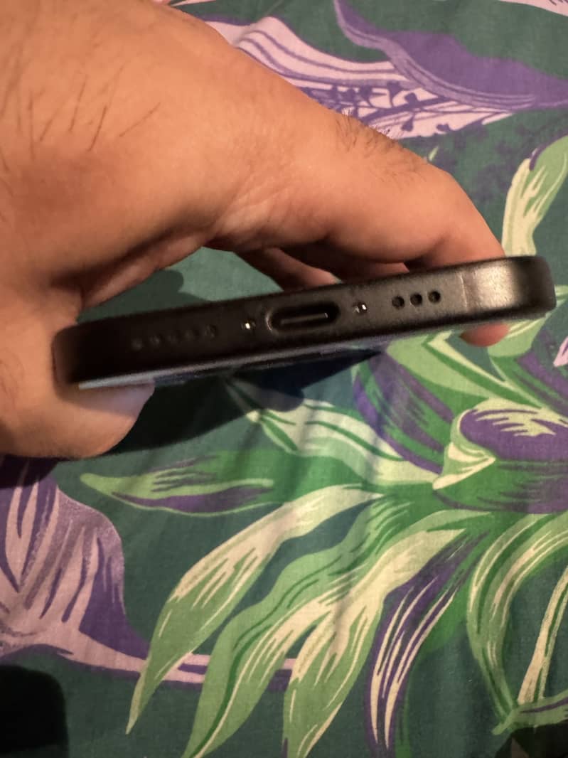 Apple iPhone 15 4
