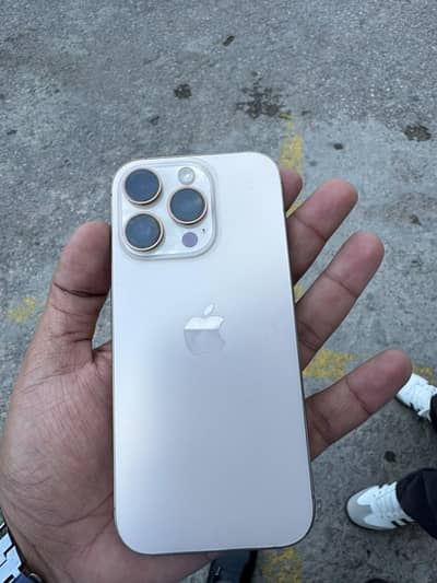 Apple iPhone 16 Pro
