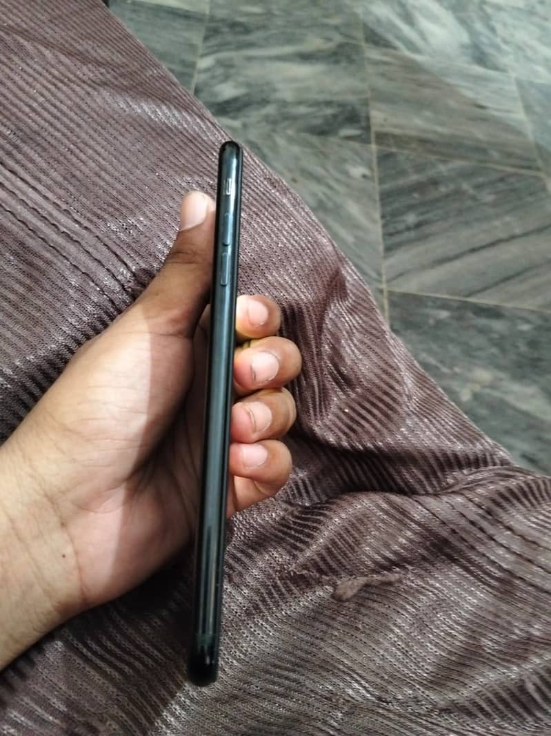 Apple iPhone 7 Plus 5