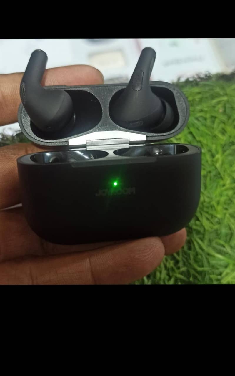 Earbuds 1