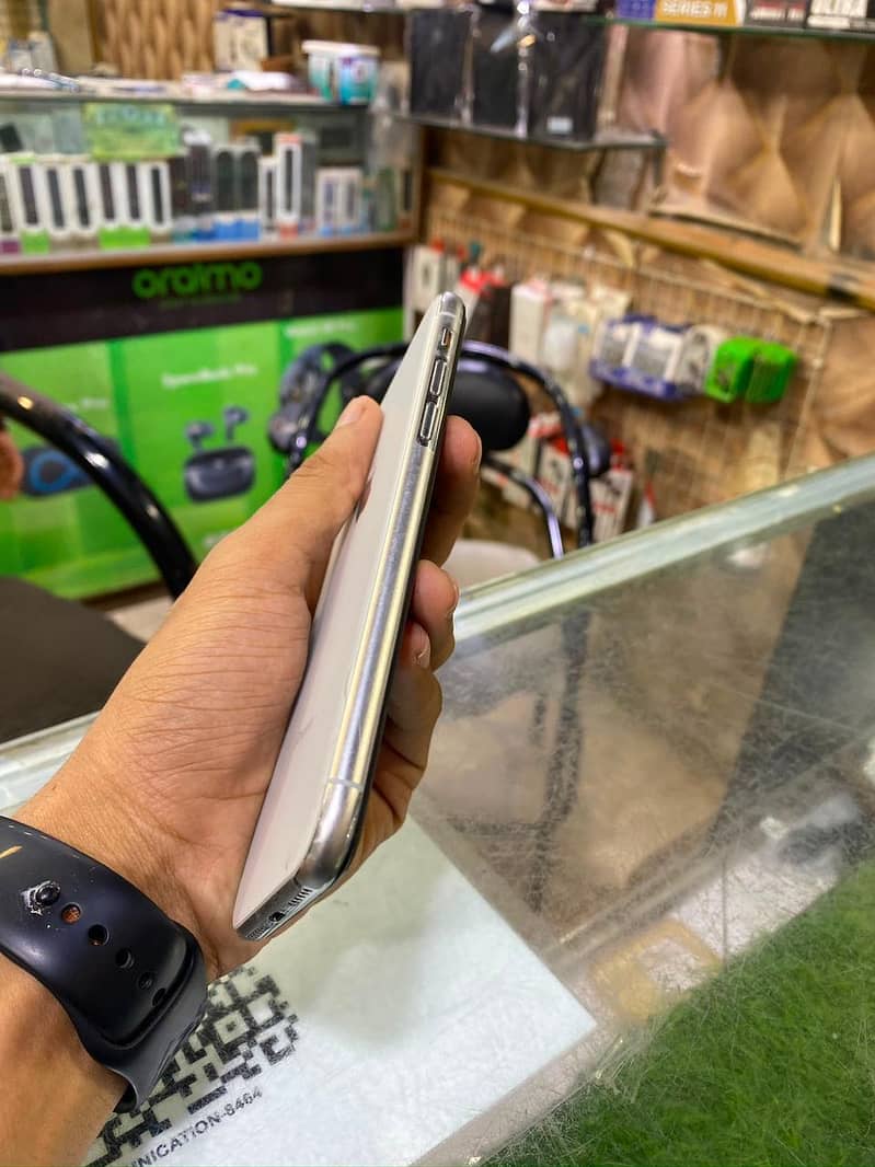 Apple iPhone X 0
