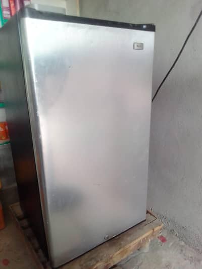 Hair mini frige new condition urgent sell best option for lilte family