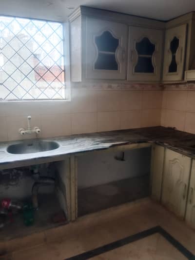 Upper porshion for rent