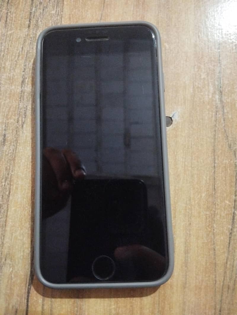 Apple iPhone 7 0