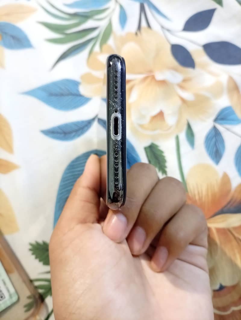 Apple iPhone X 3