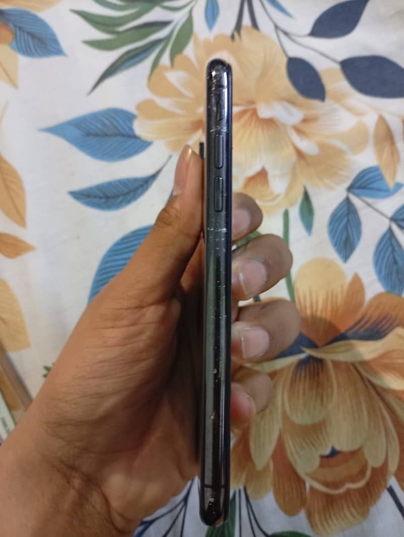 Apple iPhone X 5