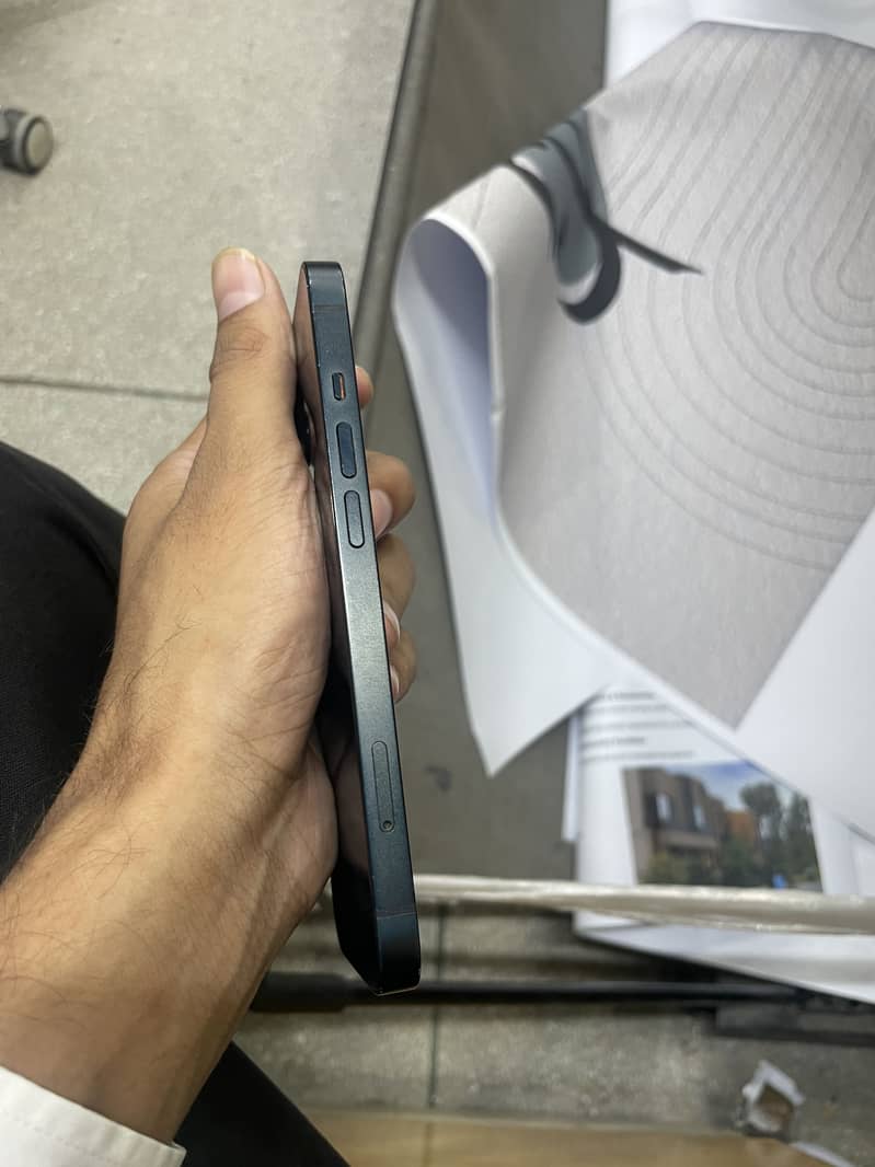 Apple iPhone 13 4