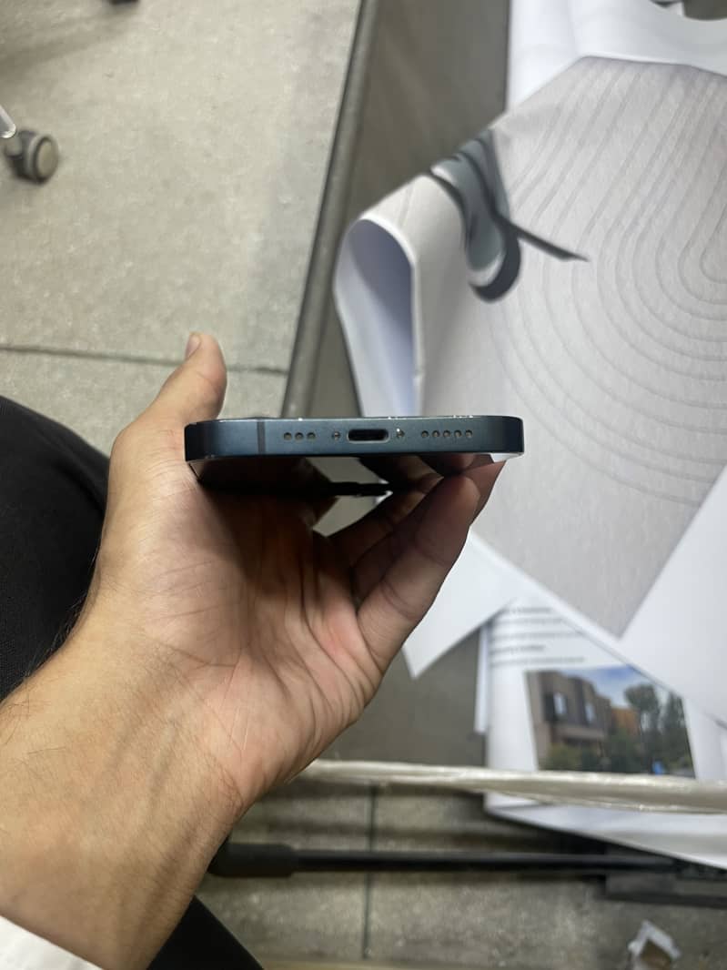 Apple iPhone 13 5