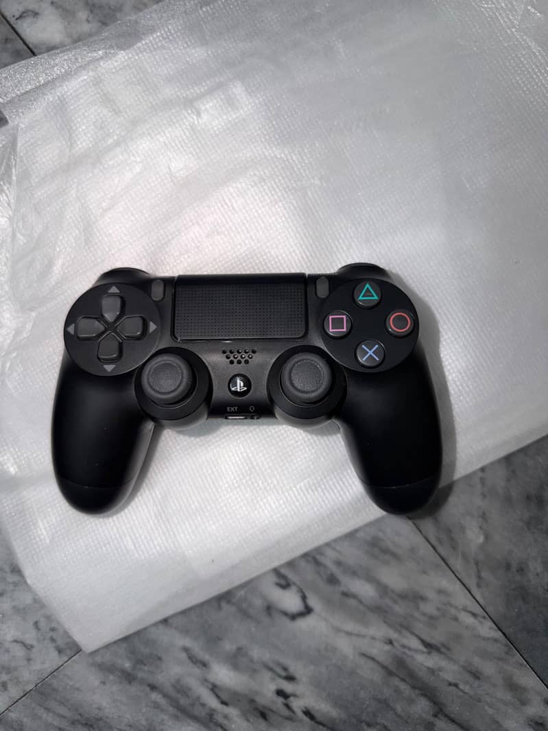 ps 4 slim 1
