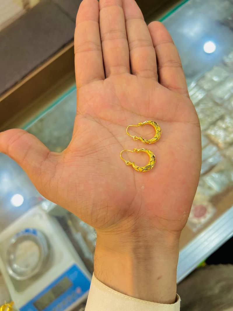 gold earering 1