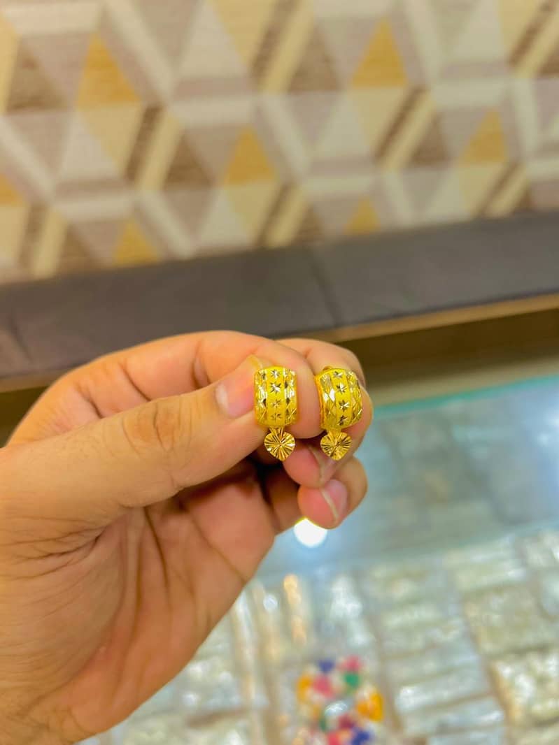 gold earering 2