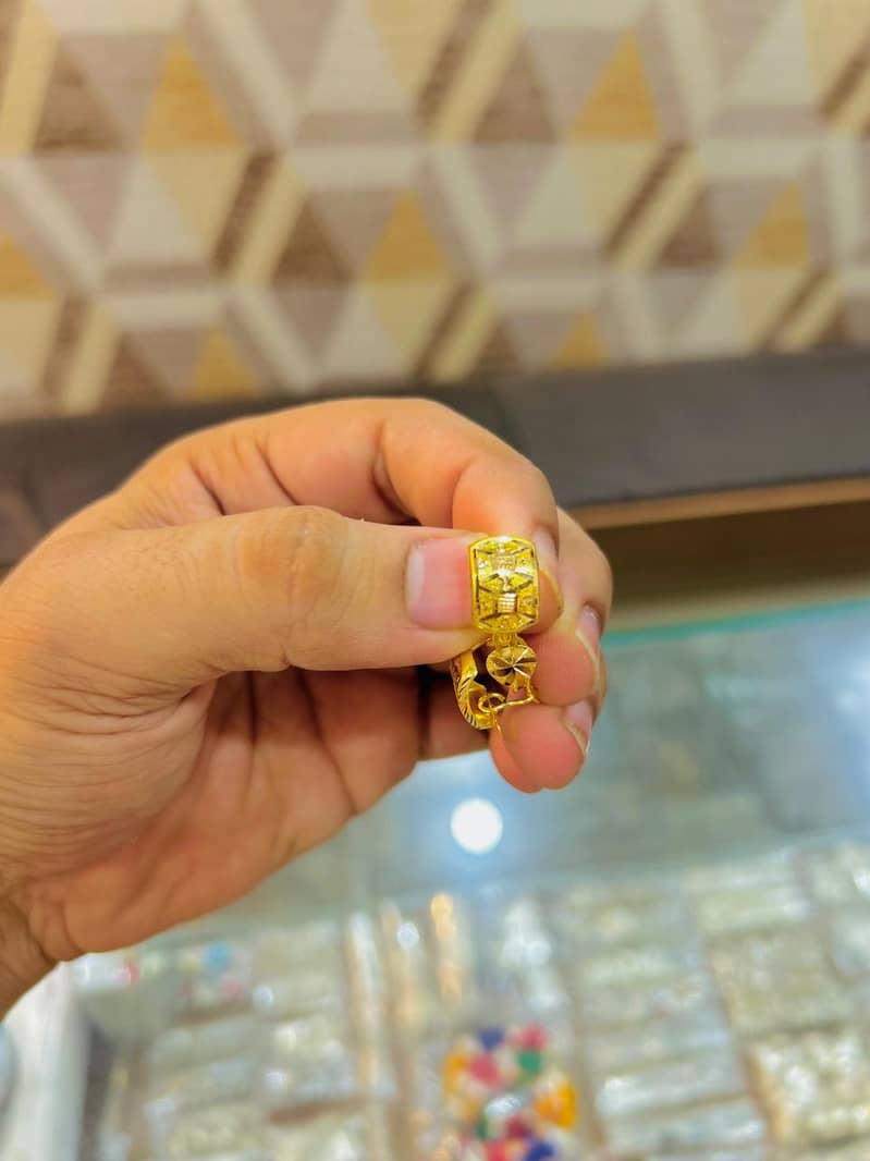 gold earering 3
